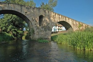 San Juan de Villapanada Romaanse brug over de rio Nora